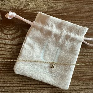 Uncommon James gold mini “S” initial necklace